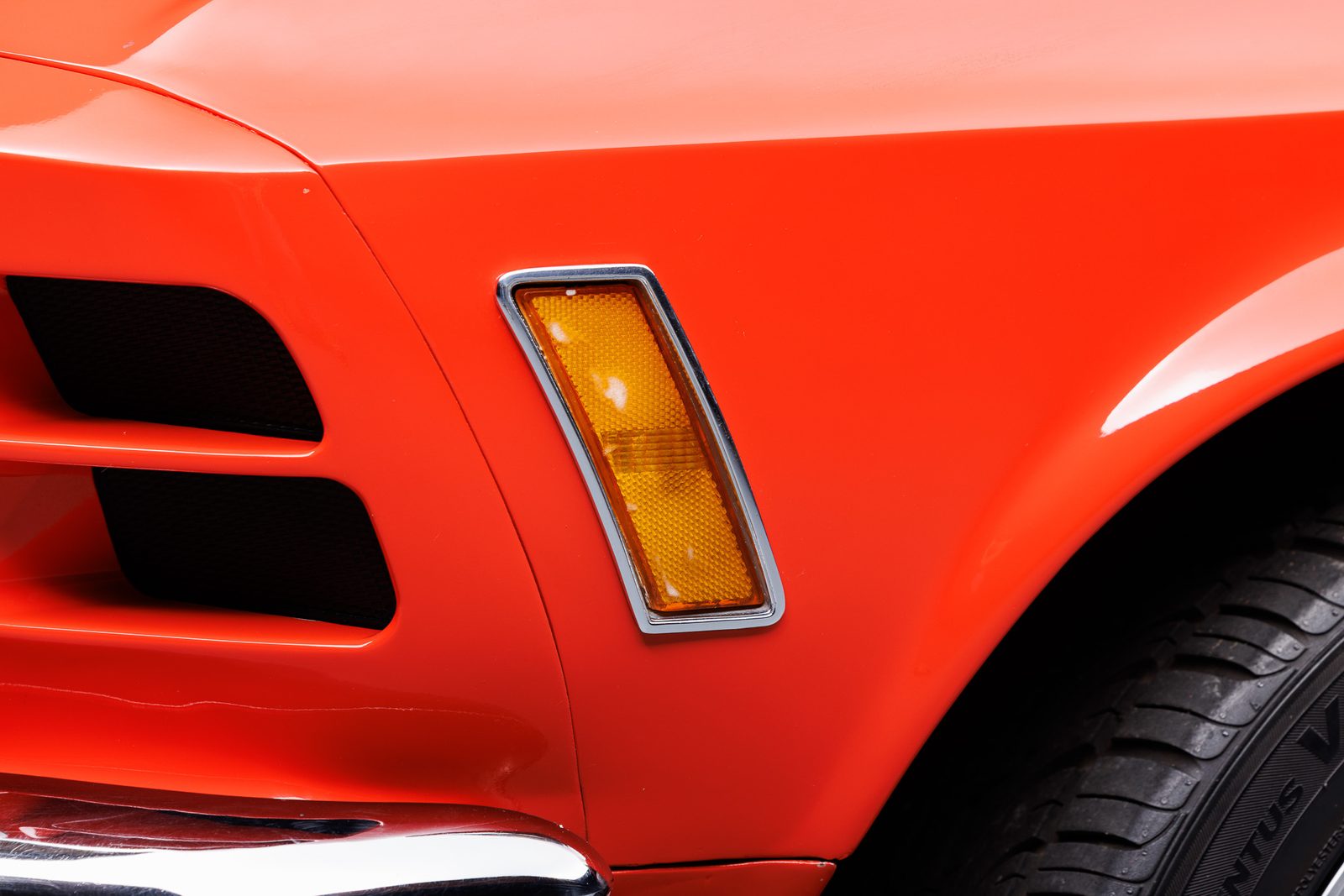 Mach 1 fender side scoop and marker light